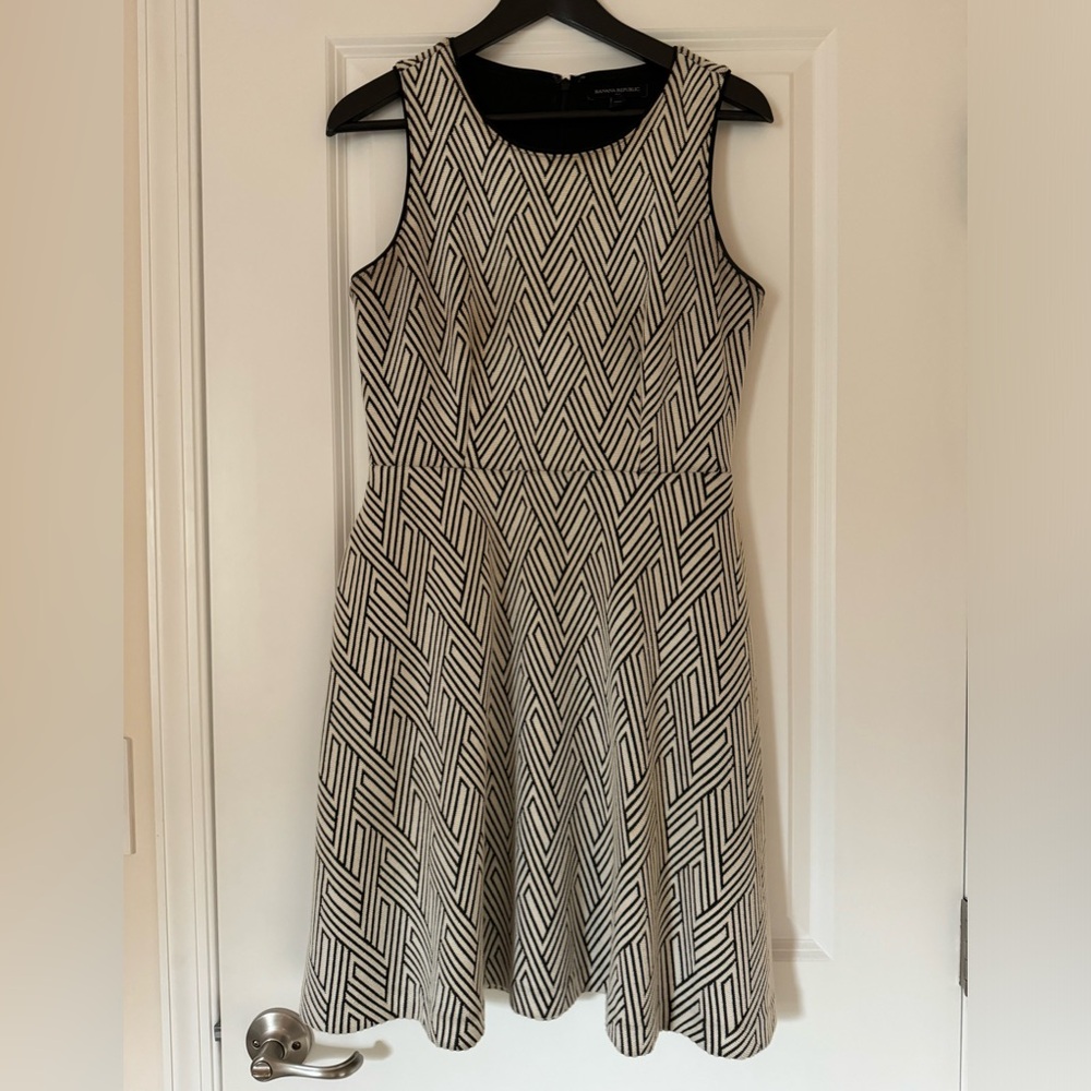 Black & white Banana Republic dress - size 6P